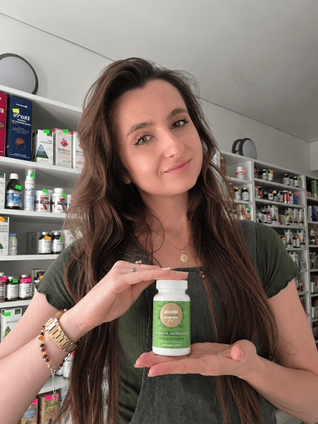 Klientka prezentująca Lumina Moringa
